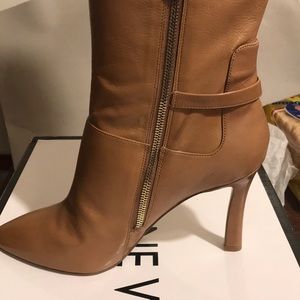 Knee high heels 👠